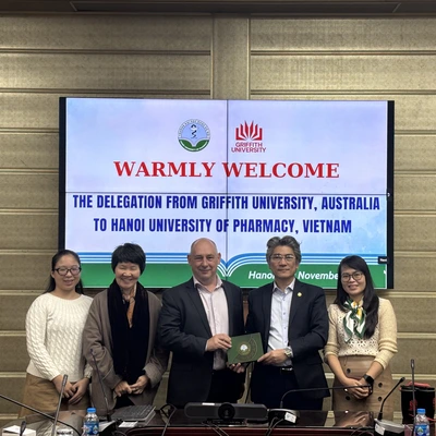 ĐÓN TIẾP ĐOÀN ĐẠI HỌC GRIFFITH, ÚC TẠI TRƯỜNG ĐẠI HỌC DƯỢC HÀ NỘI